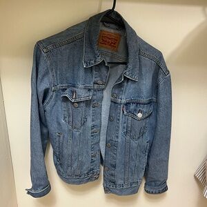 Levis jean jacket small